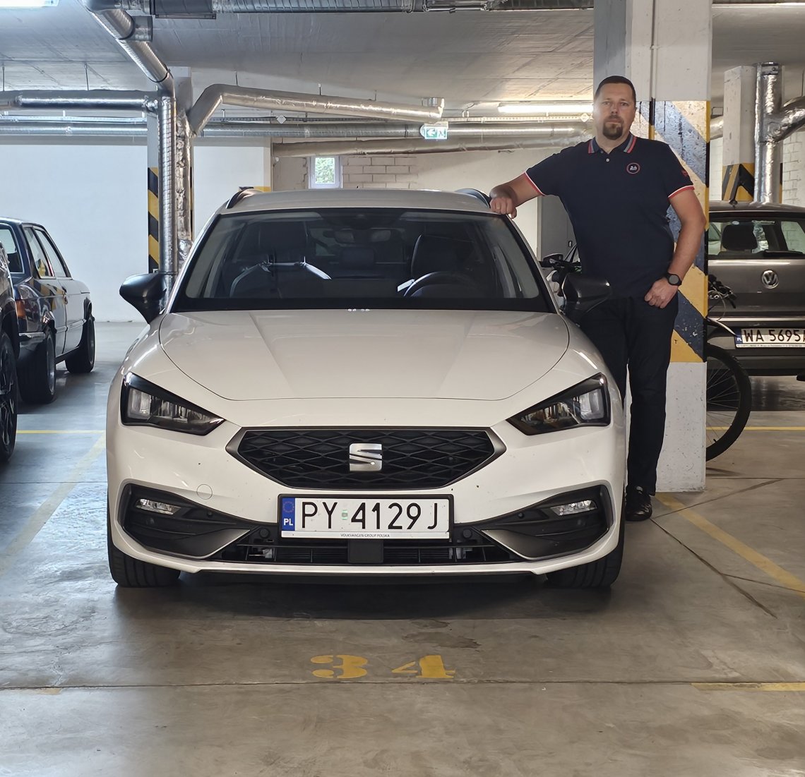 Paweł Pawlik Kierownik Zespołu Floty Samochodowej rozpoczyna test Seata.