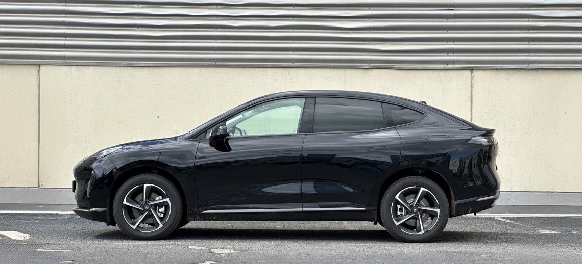 Producent deklaruje zasięg do nawet 600 km, ale wg normy CLC. W rzeczywistości to jakieś 450 km.