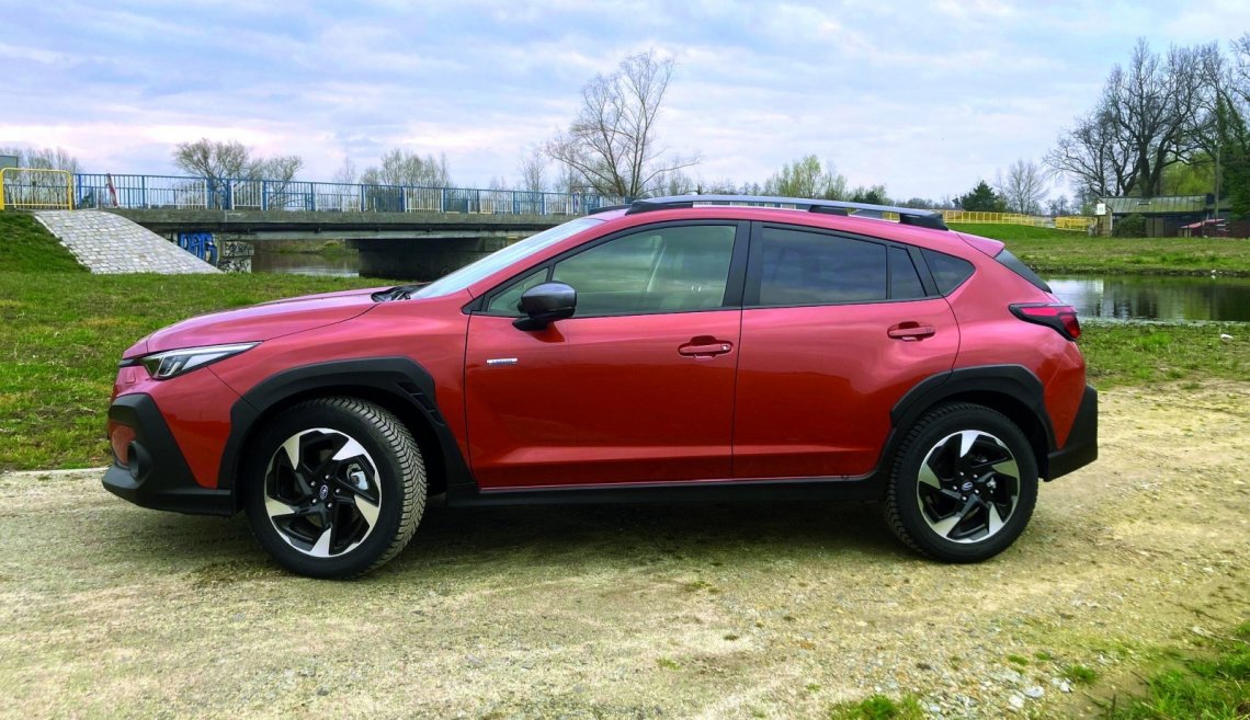 34 500 euro zapłacimy za Subaru Crosstreka w wersji  Trend, ze stałym napędem na wszystkie koła, przekładnią  Lineartronic, systemami EyeSight oraz systemem  multimedialnym z przeszło 11-calowym ekranem  dotykowym.