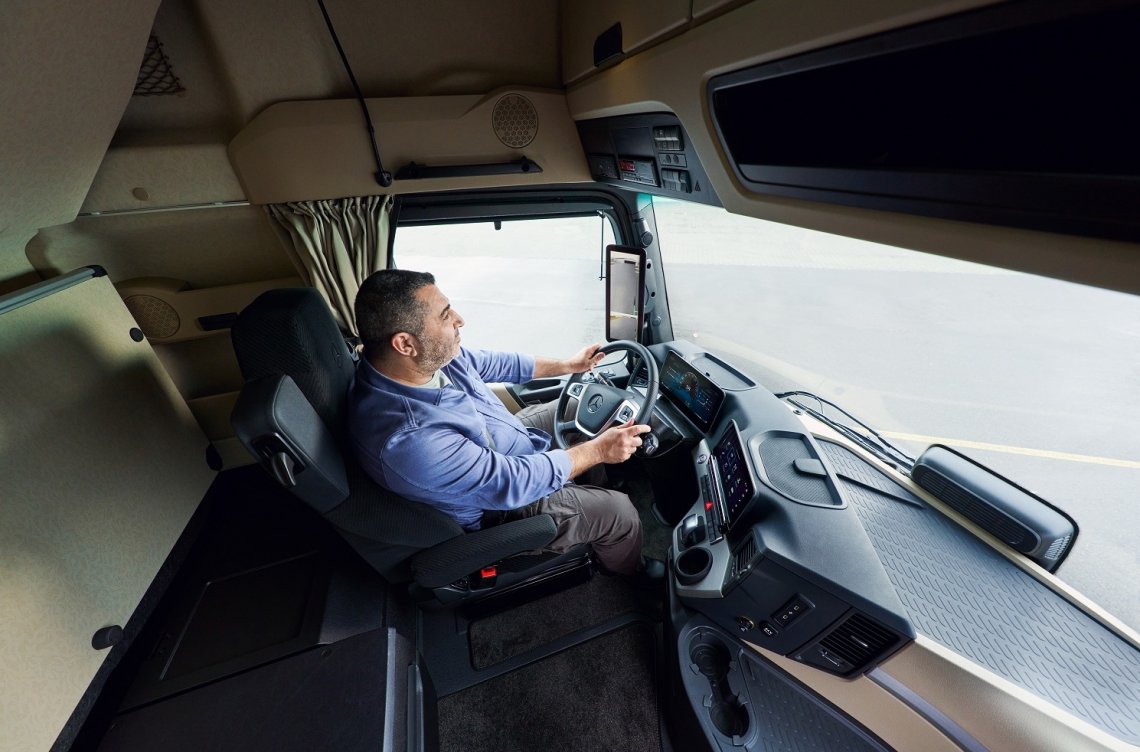 Nowa_funkcja_bezpieczenstwa_Mercedes-Benz_Trucks_03