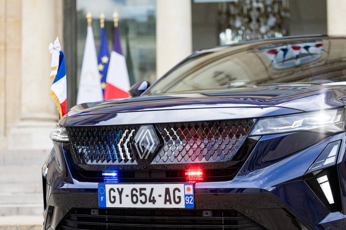 renault_rafale_voiture_officielle_de_la_presidence_de_la_republique_(6)