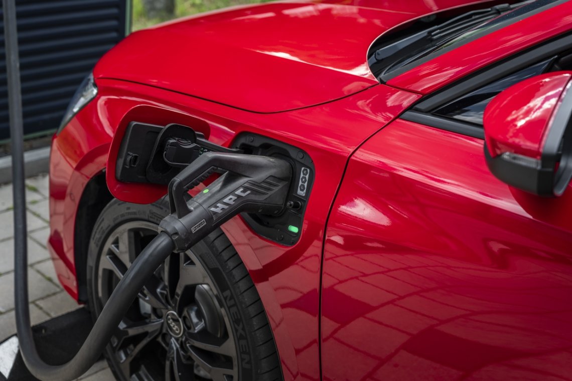 Audi_hybrydy_phev_(7)