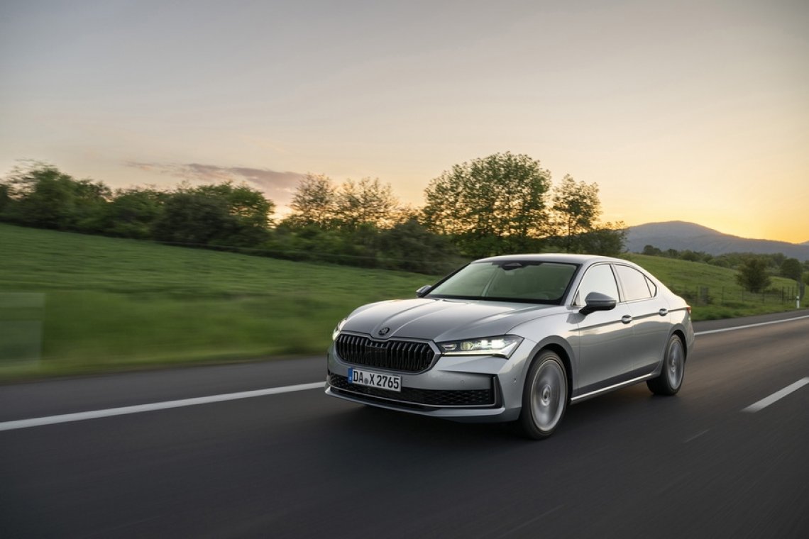 3_skoda_superb_hatch_deb403c0_2