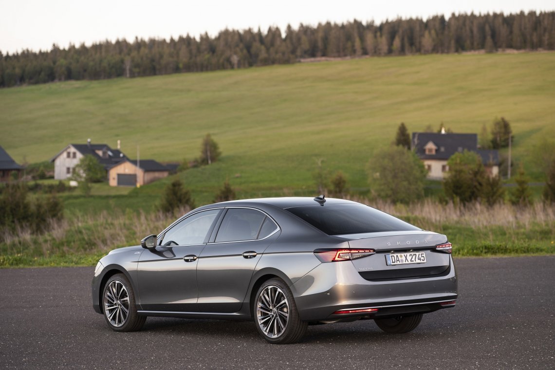 76_Skoda_Superb_Hatch_LK