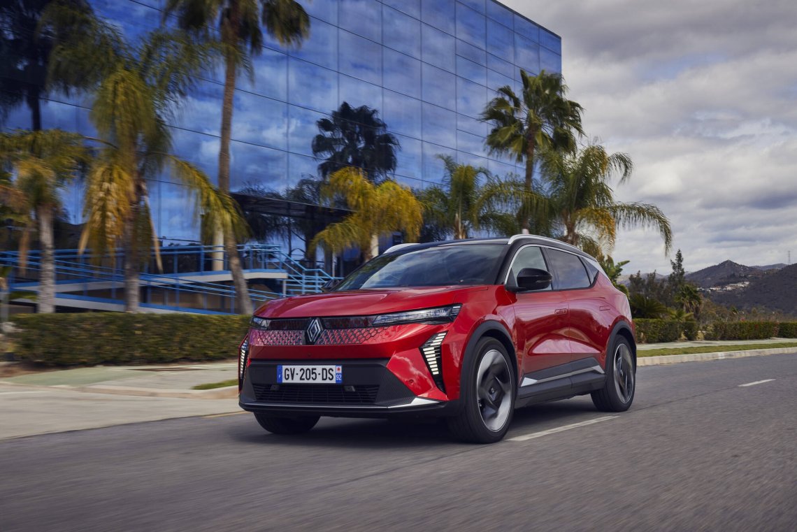 renault_scenic_e-tech_electric_-_iconic_flame_red_(5)