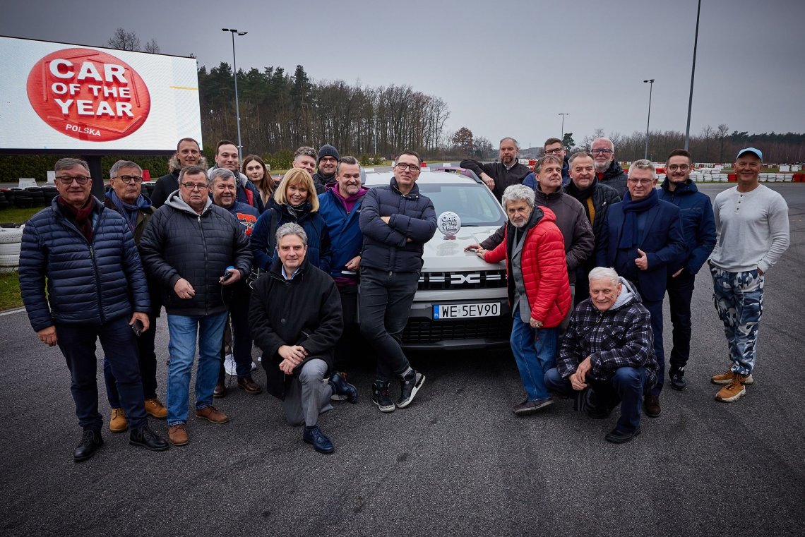 dacia_duster_zdobywa_tytul_car_of_the_year_polska_2025_1