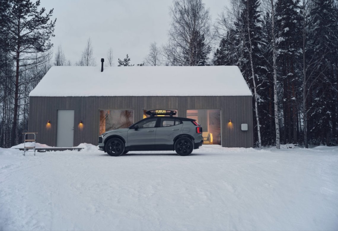 339530_Volvo_EX30_Cross_Country_with_Swedish_winter_cabin-1024x698