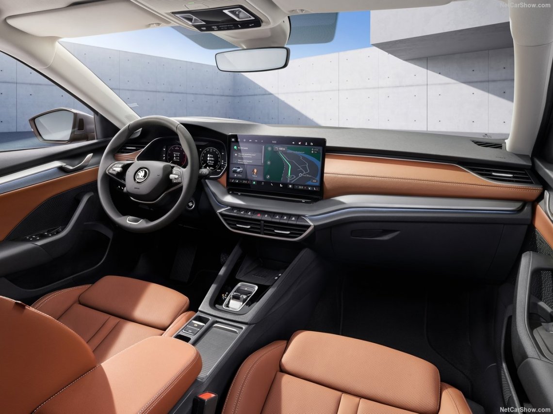 Octavia uchodzi za wzór funkcjonalności, bez względu na to czy użytkujemy go w mieście czy w trasie; jadąc służbowo w tygodniu czy na weekend z rodziną; czy wybraliśmy liftbacka czy kombi.