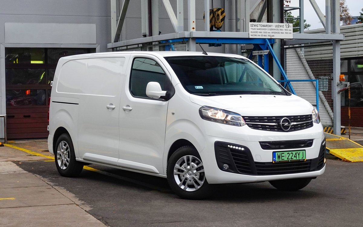 Opel_Vivaro-e_(1)
