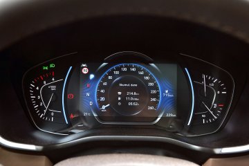 Jakość materiałów i wykonania wnętrza stawia Hyundaia nie tylko w czołówce SUV-ów marek popularnych, ale i przebija niektóre modele segmentu premium.