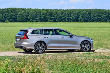 Volvo V60 to naprawdę duży samochód. Mierzy 476 cm, a to zaledwie 5 cm mniej niż w segment większym V70, którego zastąpiło Volvo V90.