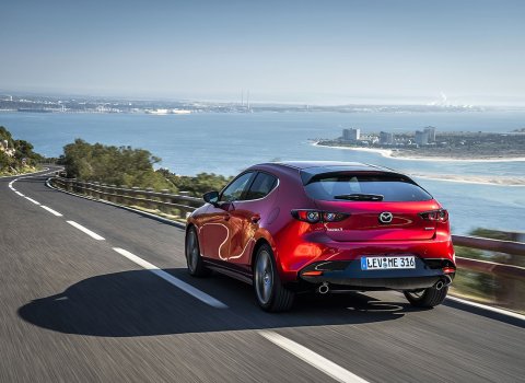 Wygląd i właściwości jezdne to bardzo mocne argumenty, którymi Mazda może przekonać przyszłych nabywców do zakupu „trójki”.