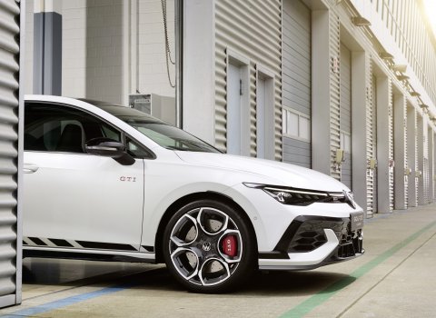 VW_golf_GTI_(7)