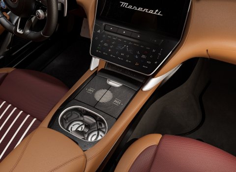 Maserati_GranCabrio_Folgore_Tignanello_Interiors_central_tunnel_detail_with_logos