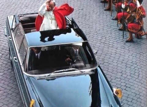 Pope_Paul_VI_Pullman_Mercedes_Benz_300_SEL_Landaulet