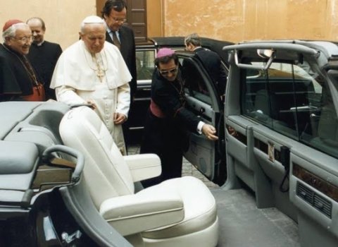 Pope_Paul_VI_Pullman_Mercedes_Benz_300_SEL_Landaulet3