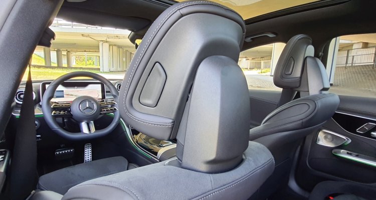 Mercedes-Benz_C220d_Mild-hybrid_wnetrze