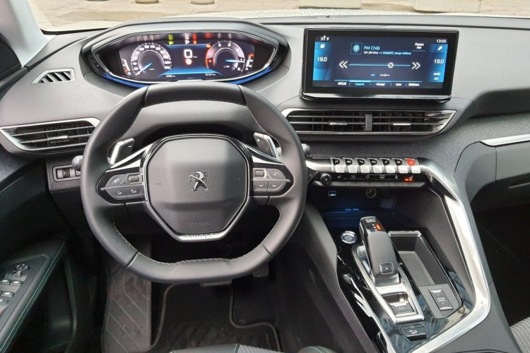 Peugeot_5008_kierownica
