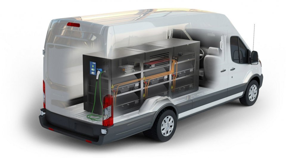 Amerykańska firma Lighting Systems opracowała mobilną stację ładowania prądem stałym pojazdów elektrycznych, którą oparto na bezemisyjnym furgonie Ford Transit 350HD. Stację ładowania można oczywiście zamontować w dowolnym pojeździe dostawczym z odpowiednim DMC lub też w specjalnej przyczepie.
