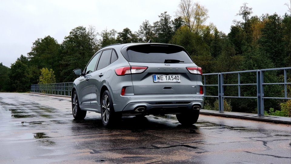ford-kuga-tyl