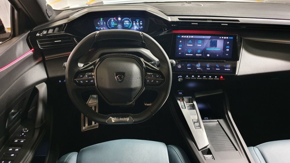 Peugeot_308_SW_Hybrid-5