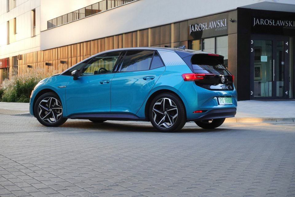 ID.3 powstaje w fabryce w Zwickau – pierwszym zeroemisyjnym zakładzie marki Volkswagen.  Akumulatory trakcyjne w większości przyjeżdżają z fabryki LG Chem w Kobylicach pod Wrocławiem.