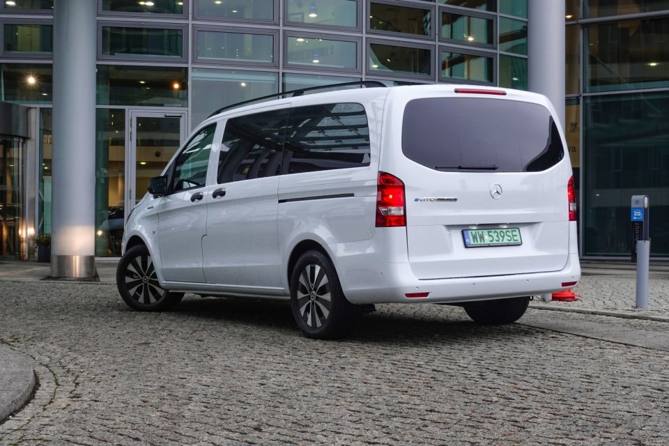 Mercedes-Benz_eVito-tyl