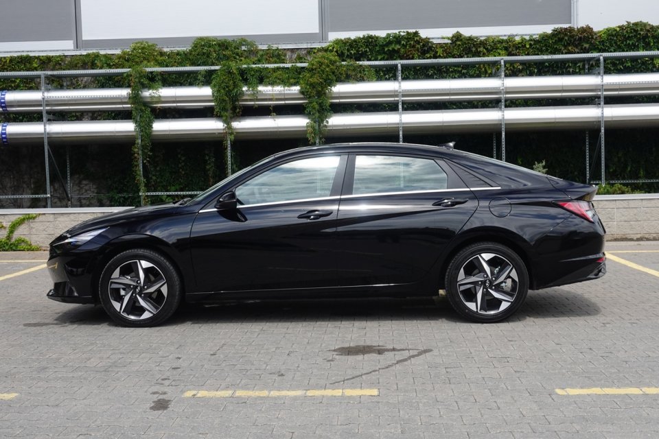 Hyundai_Elantra_bok
