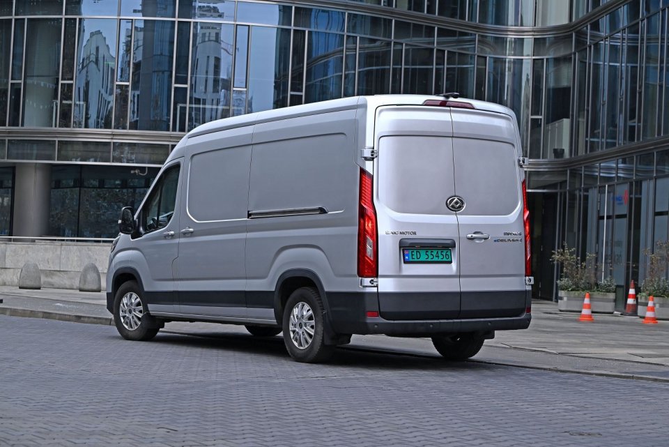 Maxus eDeliver 9 to estetyczny i nowoczesny produkt, który ma szansę na wykrojenie dla siebie całkiem sporego kawałka rynkowego tortu.  Zwłaszcza że na razie nie ma problemów z dostępnością. Na większe zaufanie przedsiębiorców musi zapracować.