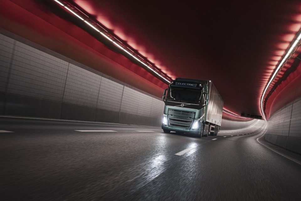 Volvo_FH_Electric-2