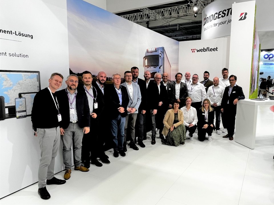 Działając w jednej grupie od kilku lat, zarówno Webfleet jak i Bridgestone są światowymi liderami innowacyjności na rynku transportowym. Stając się częścią grupy Bridgestone zyskaliśmy nowe możliwości rozwojowe i tam, gdzie jest to możliwe, staramy się korzystać z efektu synergii.